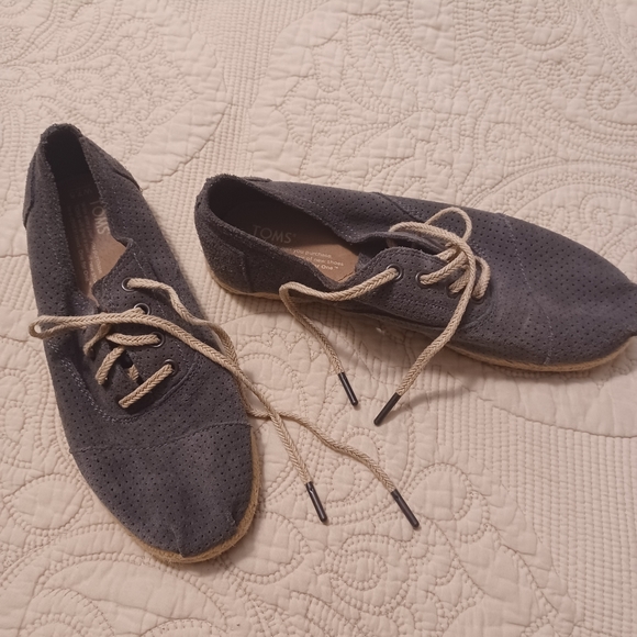 TOMS lace up DISCOUNTED SHIPPING - Picture 12 of 14